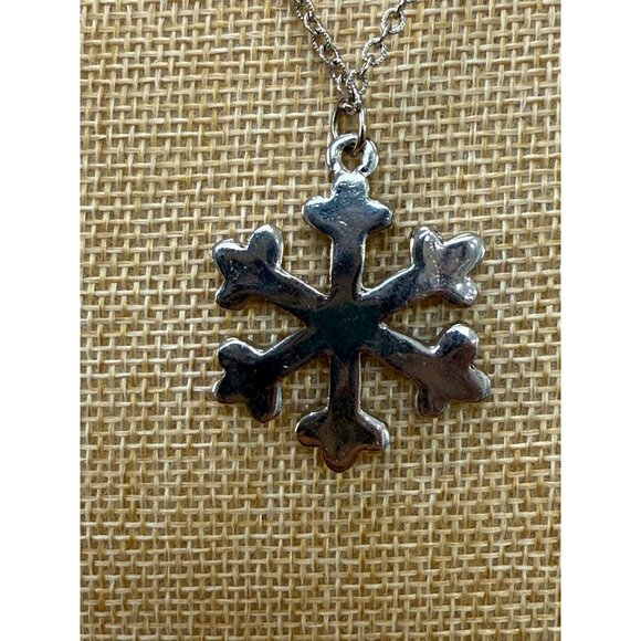 Snowflake Pendant Necklace Rhinestones Silver-Tone Chain By Sarah Coventry - Picture 5 of 9
